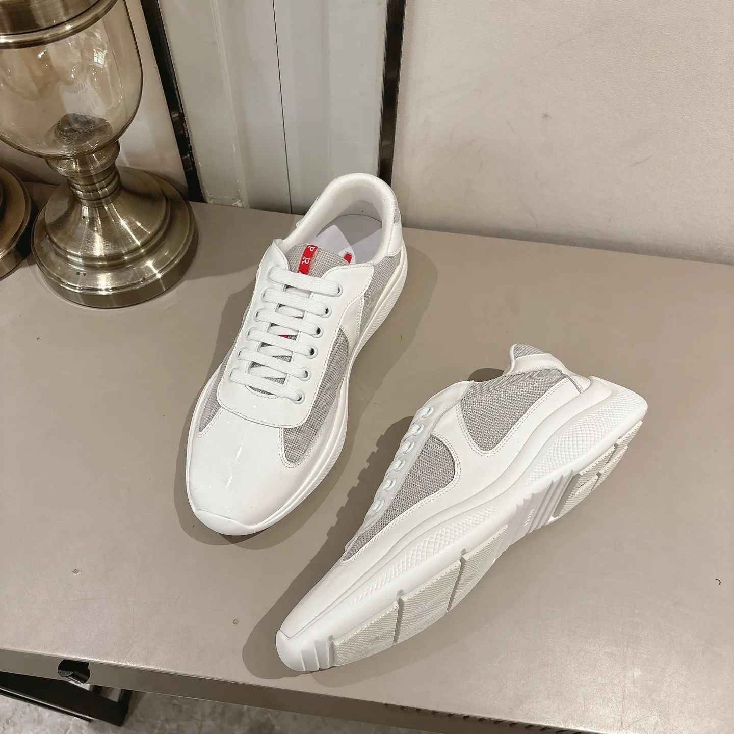 Factory direct sales p520🐘🐘Women's shoes, women's clothing (top version) Prada casual sports shoes, fashionable thick-soled casual loafers, unique taste, loved by everyone and easy to control, popular every year. There is also a versatile classic shoe last, enough to conquer you, wear it, increase the height and leisure, simple and handsome on the feet. The fabric is imported patent leather, the inner foot pad is breathable mesh, soft and delicate, the foot feels comfortable, ip Foam mold anti-slip lightweight outsole